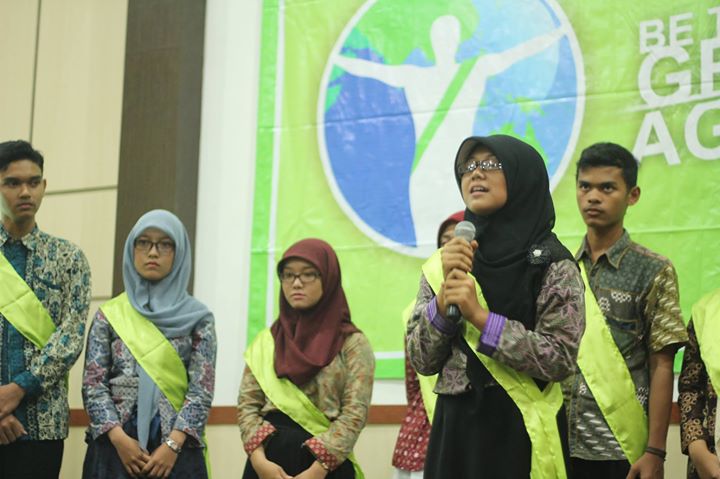 Salah satu peserta Green Agent sedang menjawab pertanyaan Dewan Juri seputar permasalahan lingkungan di Yogyakarta