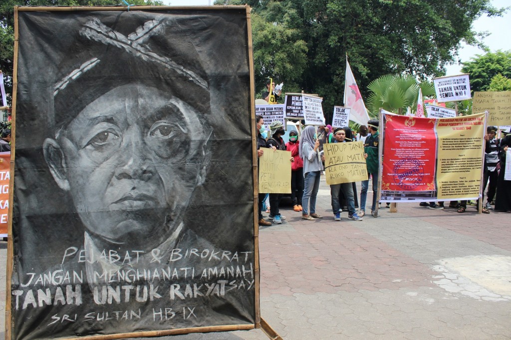 Komisi Aksi untuk Reformasi Agraria (KARA)  melakukan aksi massa yang dimulai dari Lapangan Parkir Abu  hingga Gedung Agung  Yogyakarta pada Senin (28/9) kemarin. Aksi yang melibatkan dua puluh tiga elemen akar rumput terdampak dan gerakan mahasiswa tersebut menyuarakan delapan tuntutan dengan tuntutan utama yakni meminta pemerintah untuk melaksanakan UUPA 1960 sepenuhnya. ©Bal.Aliftya